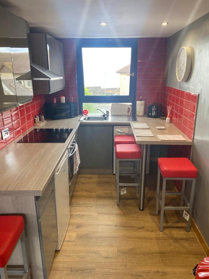 2 Bedroom Apartment In Saltcoats Town Beside The Seaside Exterior photo
